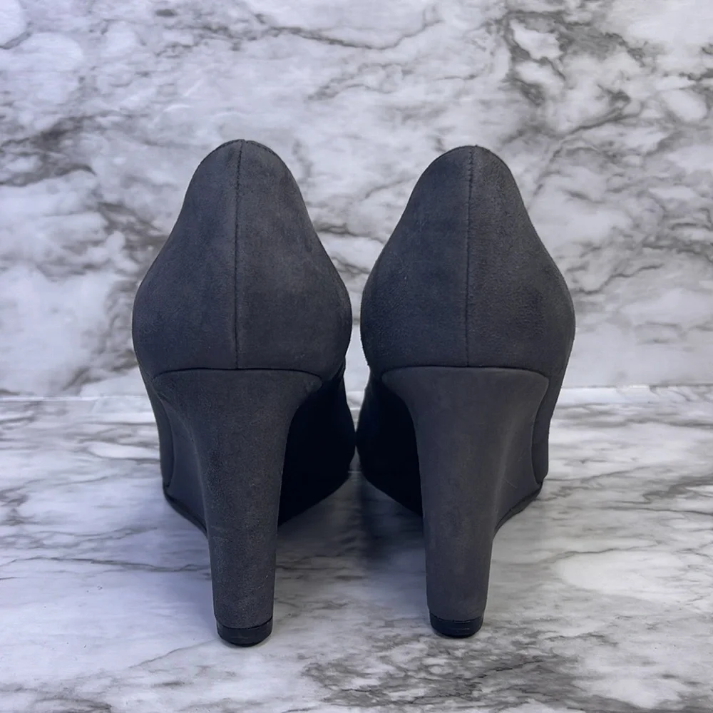 Aquatalia Navy Textured Wedge Heels size 7.5 Made in Italy